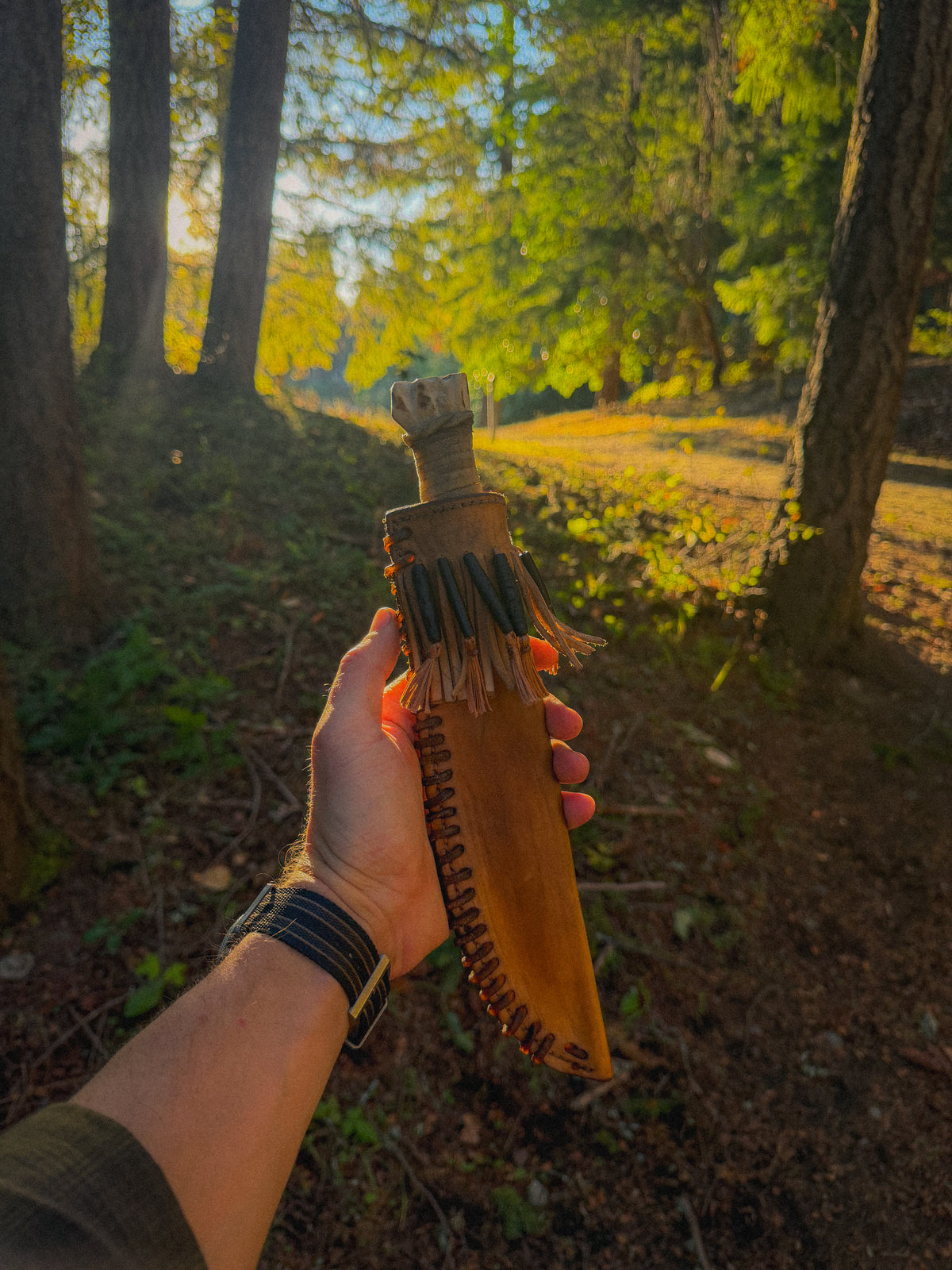 Hawkeye - 7" Elk Bone Rawhide, Mosaic Pin, Leather Sheath